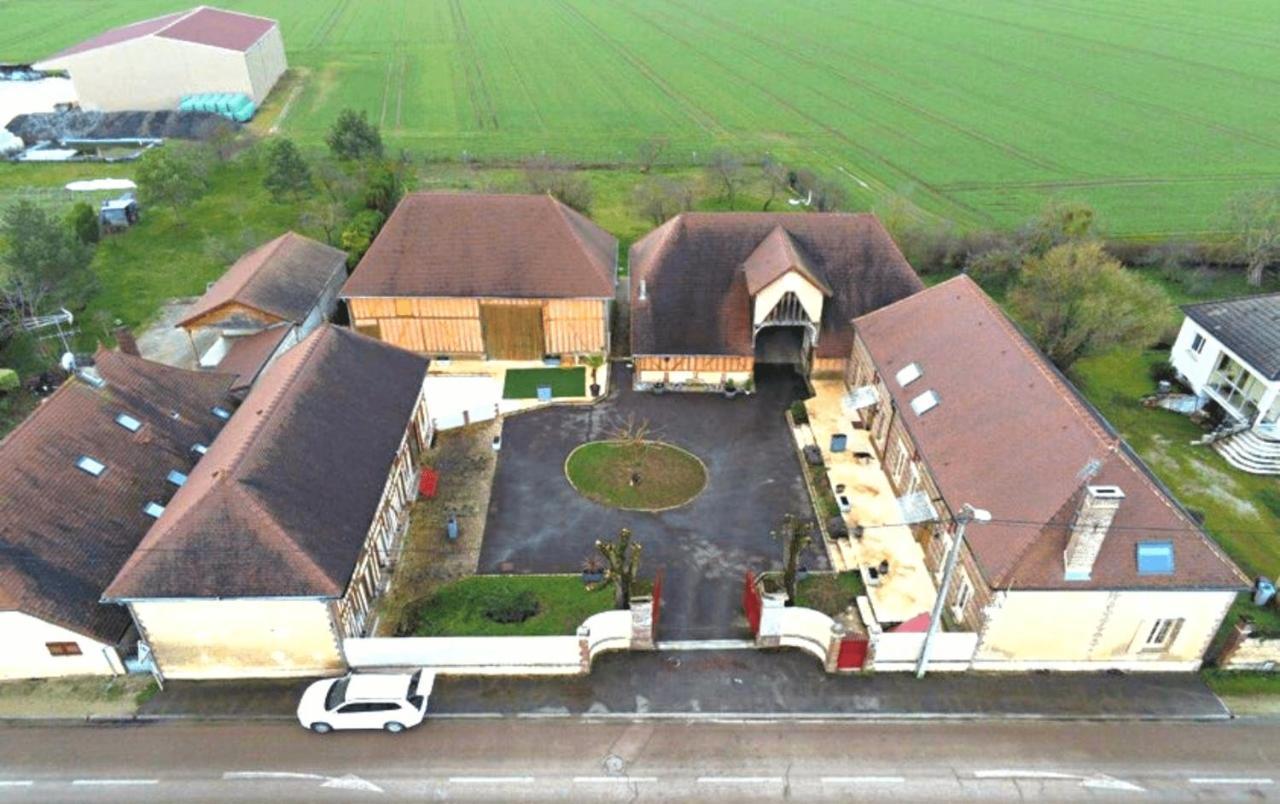 Maison Calme 14 Personnes, Piscine, Jardin Et Parking 부셰레 외부 사진